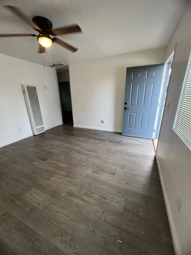 Building Photo - 808-809 Farmersville Blvd