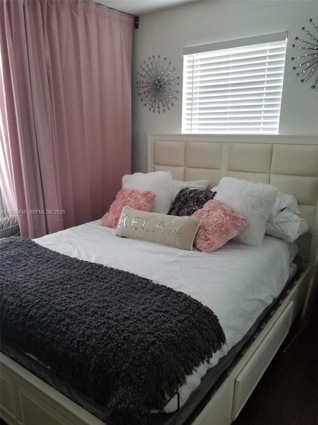 Building Photo - 200 NE 110th St