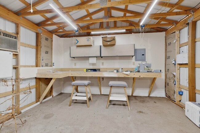 Building Photo - 6500 Martin Ct NE