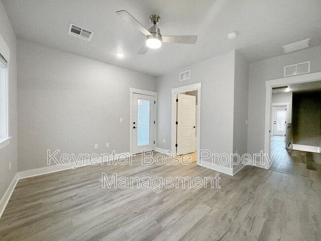 Building Photo - 8175 W Tudor Ln
