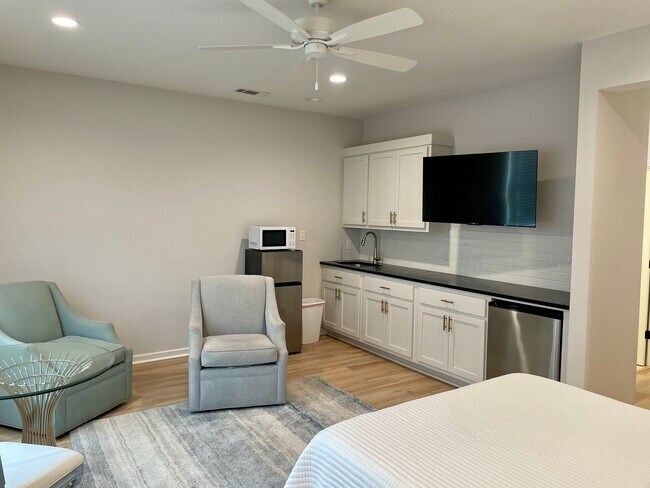 Building Photo - Great 5 Bedroom in Oxford Commons