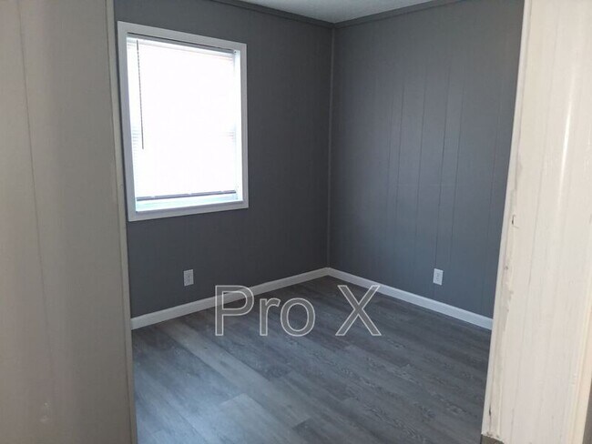 Building Photo - 407 Park St