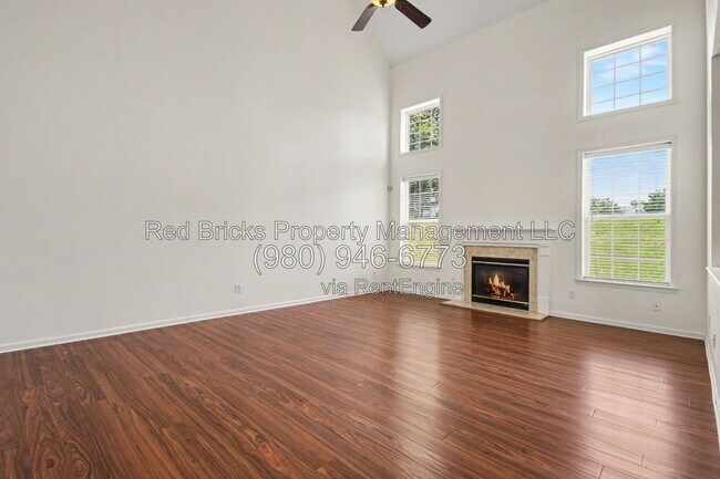 Building Photo - 7864 Whispering Wood Dr