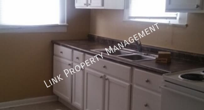 Building Photo - 210 S Moore Rd