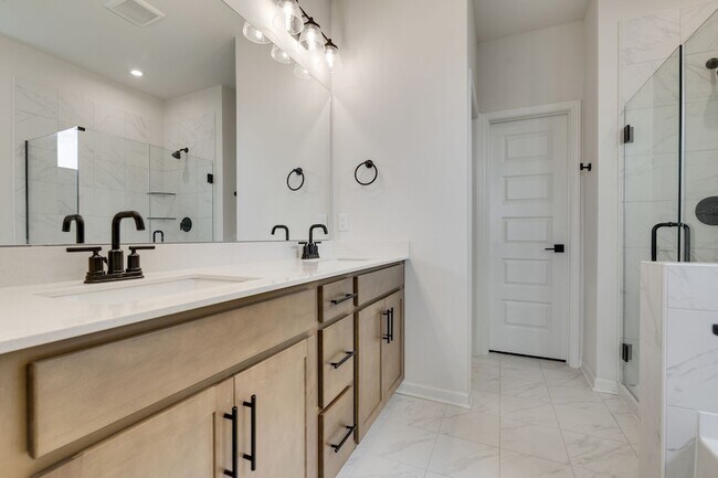 Building Photo - 945 Pleasant Ridge Run