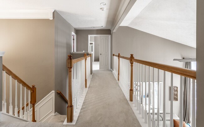 Building Photo - Spacious 5-Bed Home with In-Law Suite, Fin...