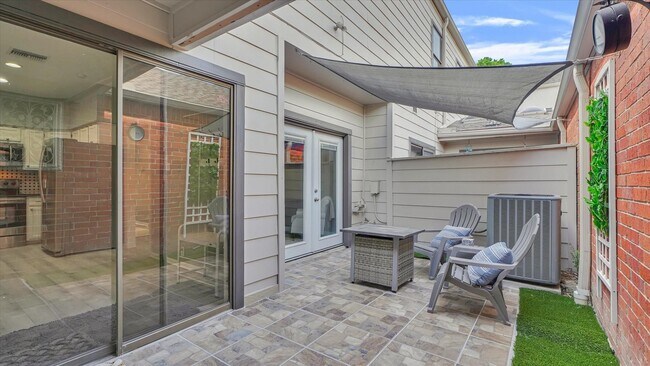 Building Photo - 2608 Bering Dr