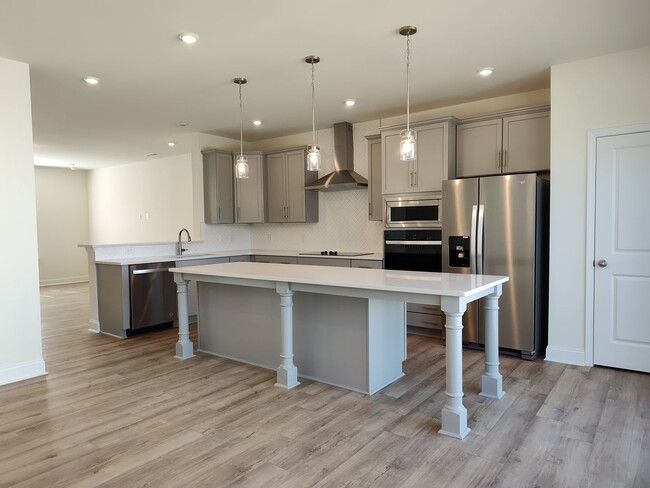 Building Photo - Beautiful Pristine, move-in ready Townhome...