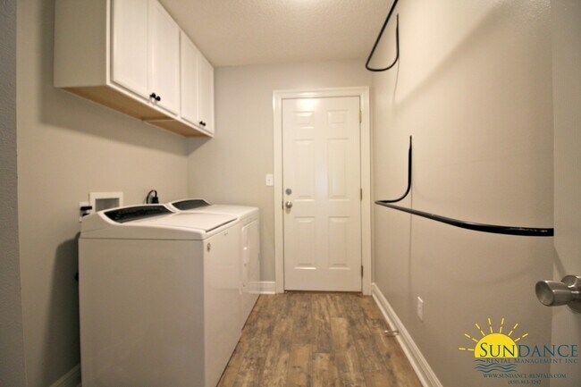 Building Photo - Stunning 4 Bedroom Home in Niceville