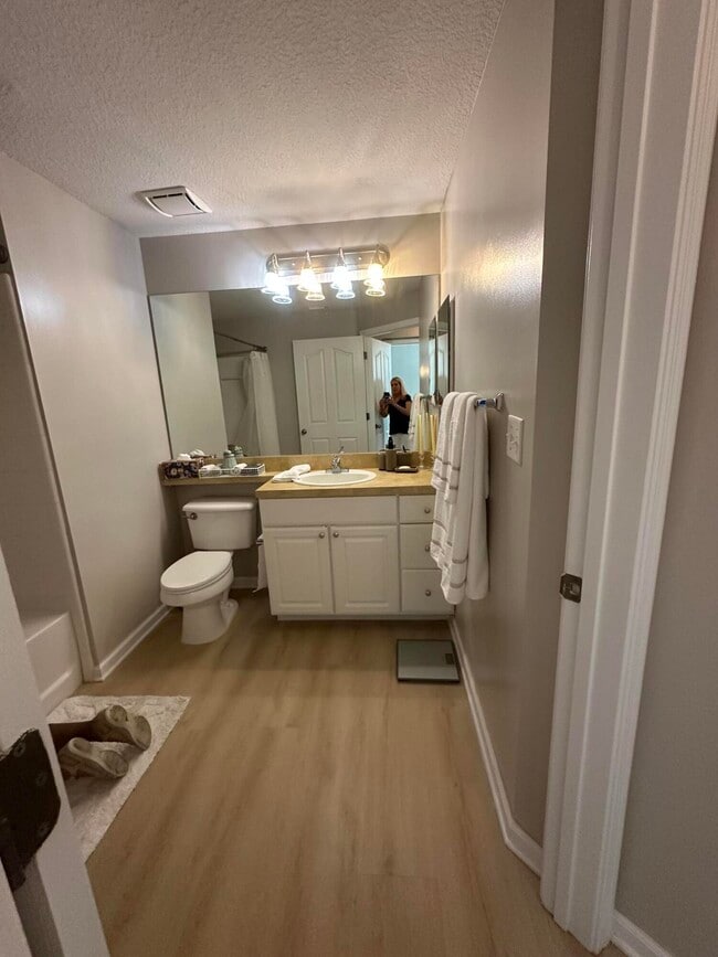 Building Photo - 9825 Baywinds Blvd