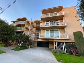Building Photo - 2 Bedroom, 2 Bath Condo Blocks to the Beach, Pet Friendly, Sunset Views, Parking!