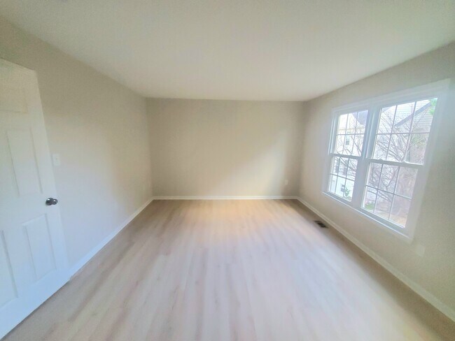 Building Photo - 14142 Betsy Ross Ln