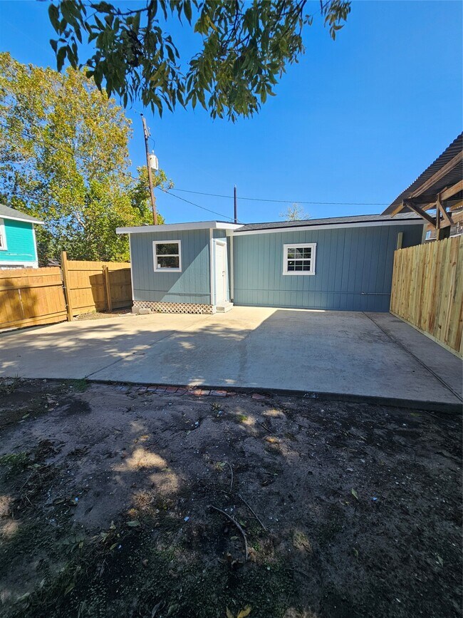 Building Photo - 3126 Ohio St