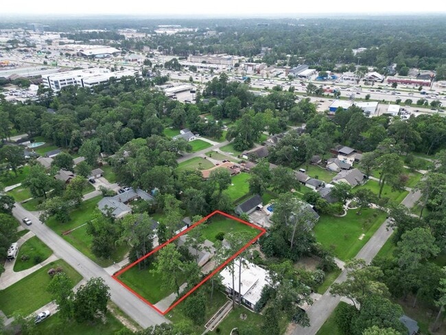 Building Photo - 25911 Maplewood Dr