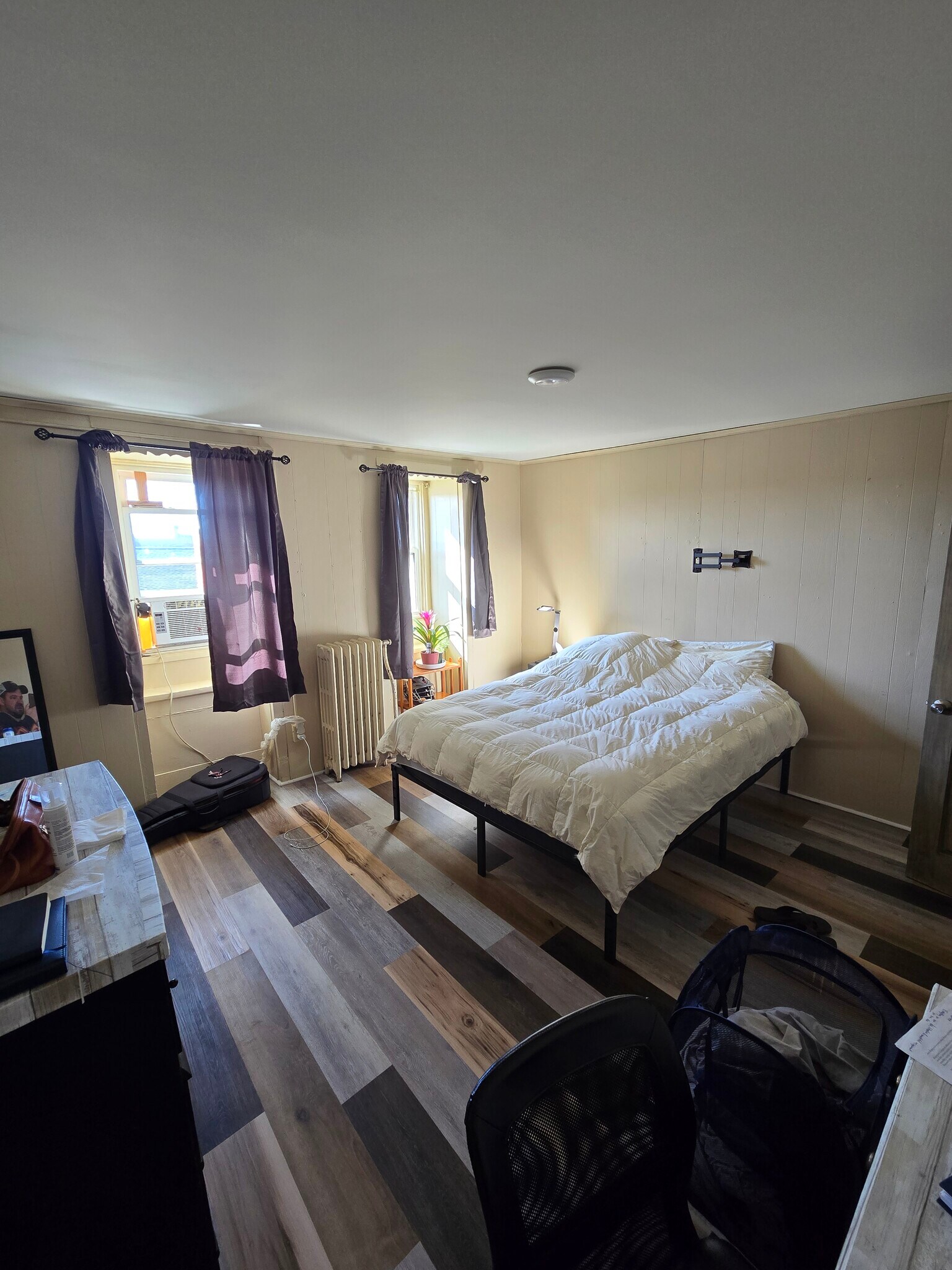 Large bedrooms with natural light - 41 Main St