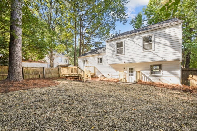 Building Photo - Charming 3-Bed Home with Granite Touches & Finished Basement in Raleigh!