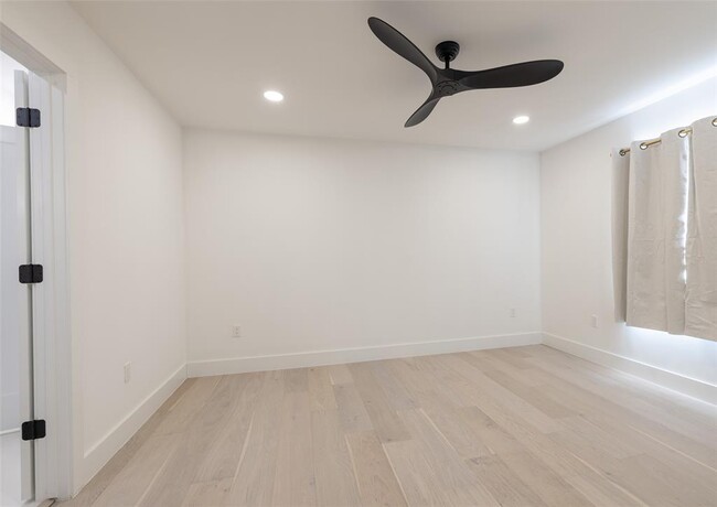 Building Photo - 1206 Cloverleaf Dr