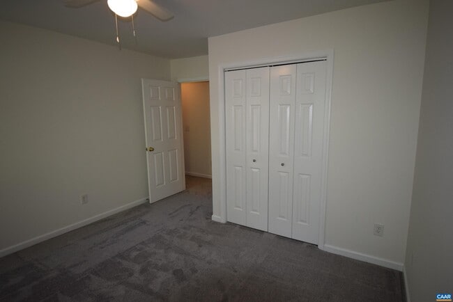 Building Photo - 19 Woodlawn Dr