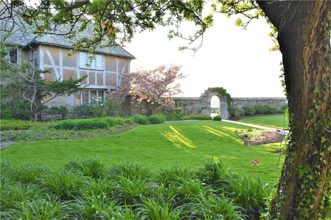 Building Photo - 61 Ledge Rd