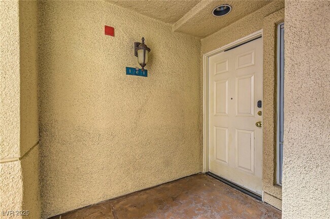 Building Photo - 210 E Flamingo Rd