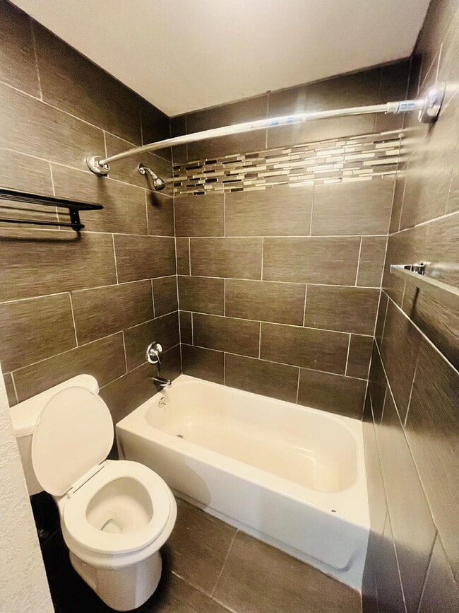 Building Photo - $3,000 - 2 Bed / 2 Bath Condo in Oceanside