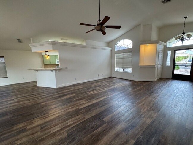 Building Photo - 3BR with SOLAR-NO Electric Bills! RV Gate & Parking, Bullhead Parkway