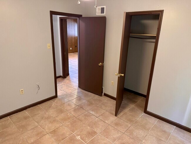 Building Photo - 3084 Greenbranch Dr