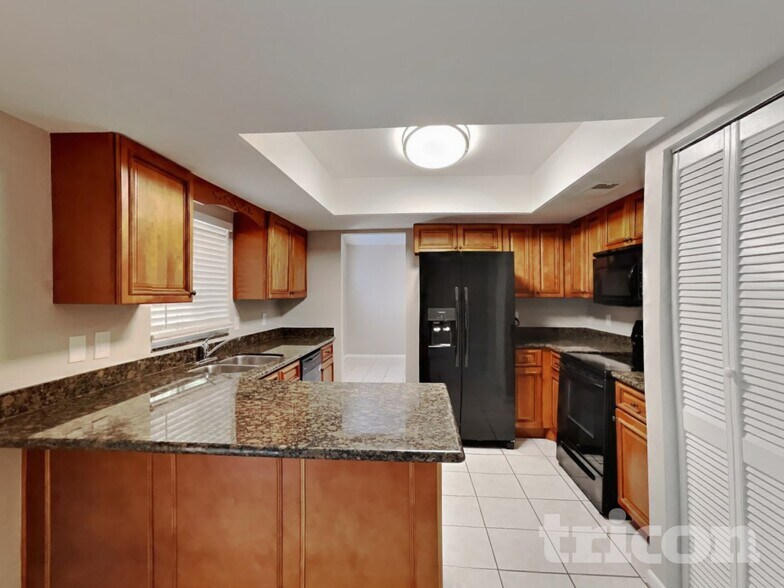 Building Photo - 16137 Ravendale Dr