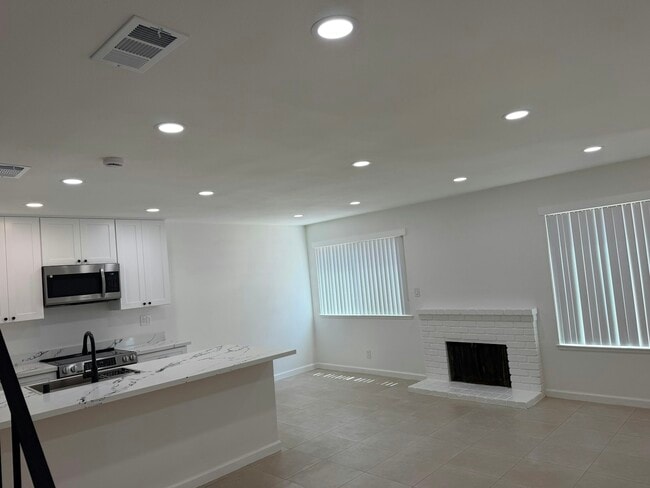Building Photo - 5544 Keoncrest Cir