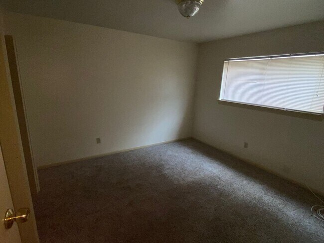 Building Photo - 4 Bedroom For Rent! $500 off the First month if you apply NOW!
