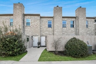 Building Photo - 2874 Holly Hall St