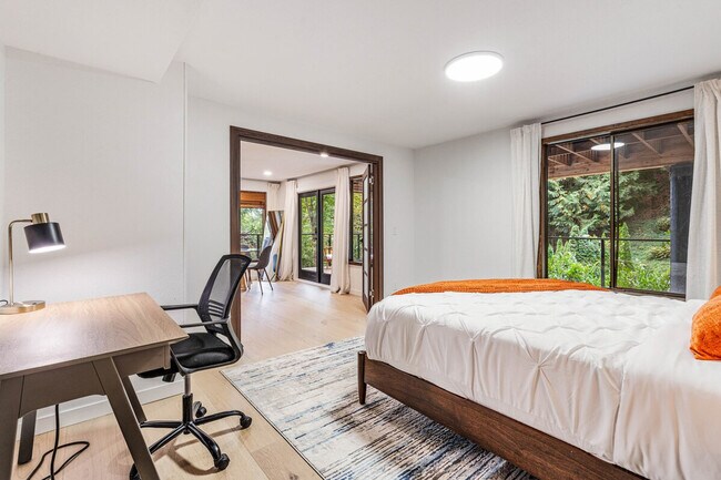 Building Photo - 4375 Fernbrook Dr