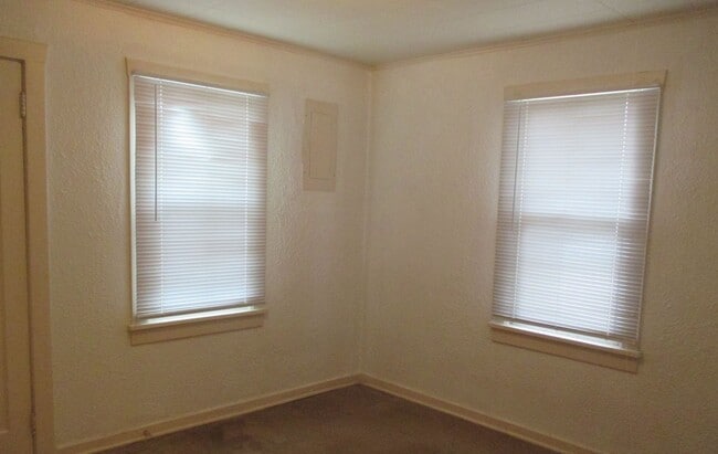 Building Photo - Cute 2 Bed 1 Bath Cottage like Home in Buckley