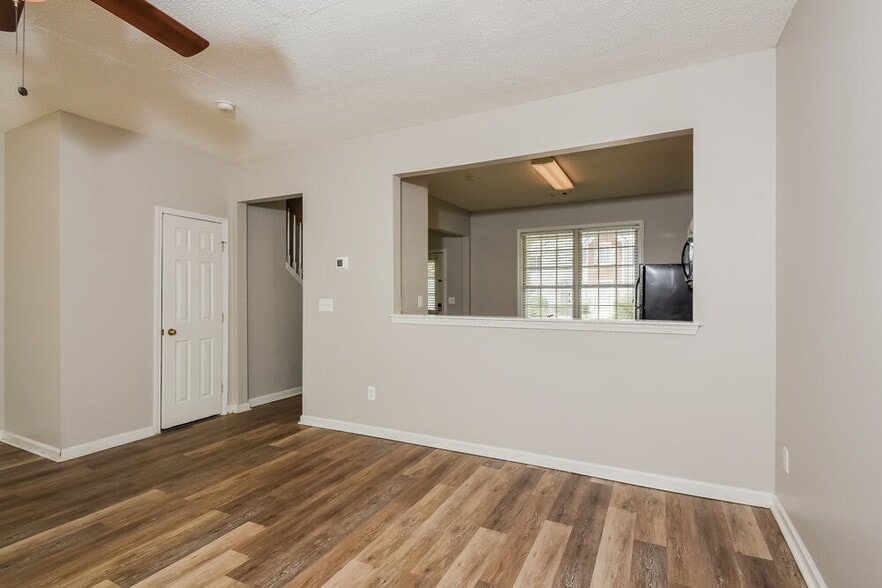 Building Photo - 23 Highoak Dr