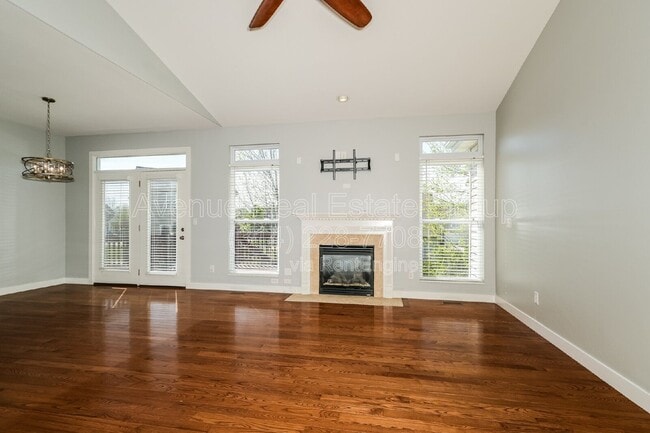 Building Photo - 730 Sunset Ln