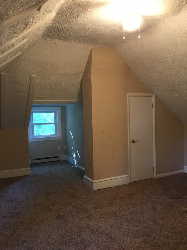 Building Photo - 714 Station Ave