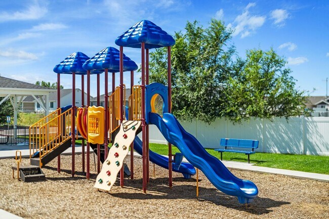 Building Photo - 3 Bedroom Tremonton Apartment Home