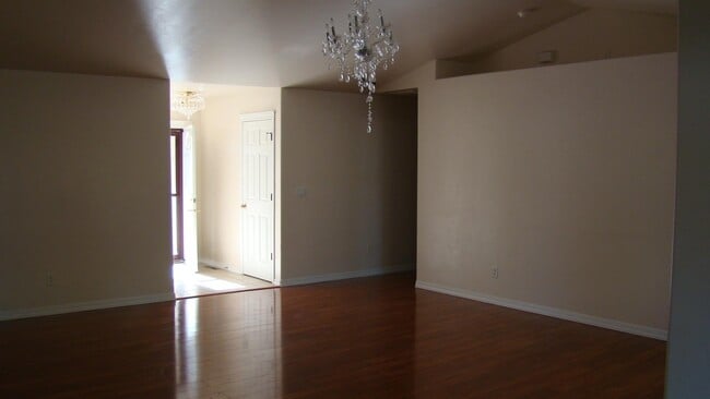 Building Photo - 1507 Anny Dr W