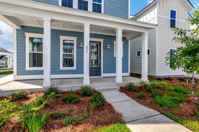 Building Photo - "Resort-Style Living Begins Right at Your ...