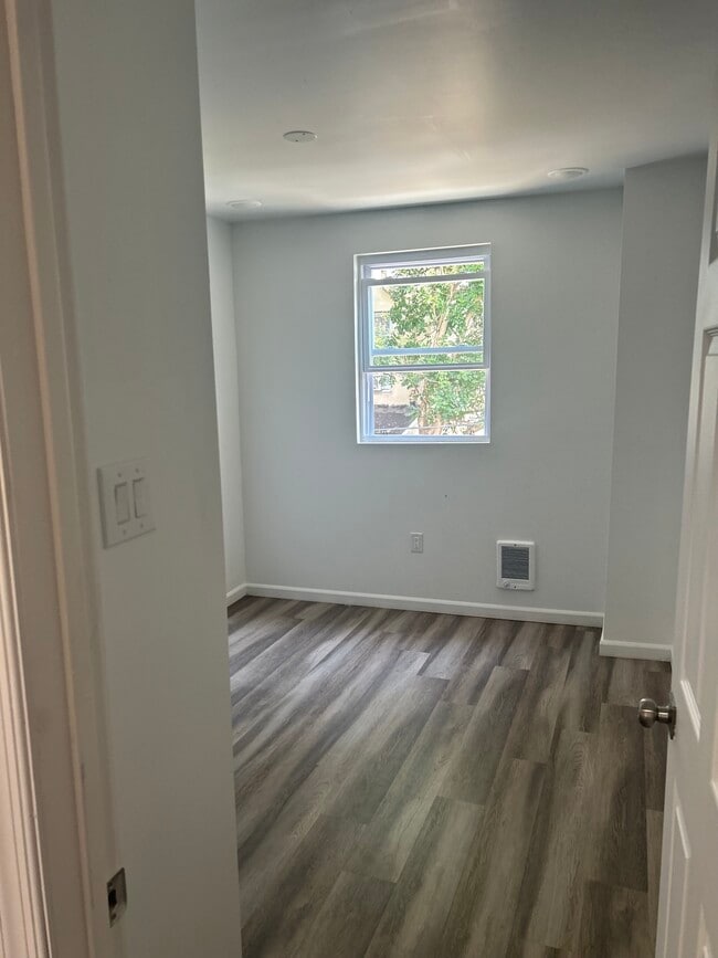 Building Photo - 12th st