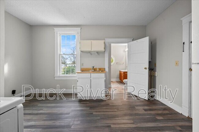 Building Photo - 1603 Highland Ave