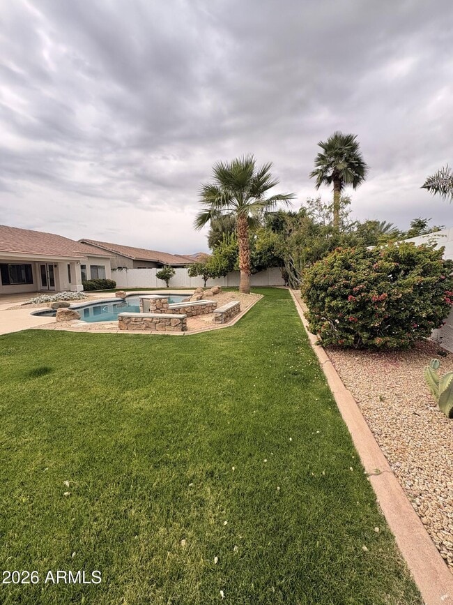 Building Photo - 13528 W Windsor Blvd