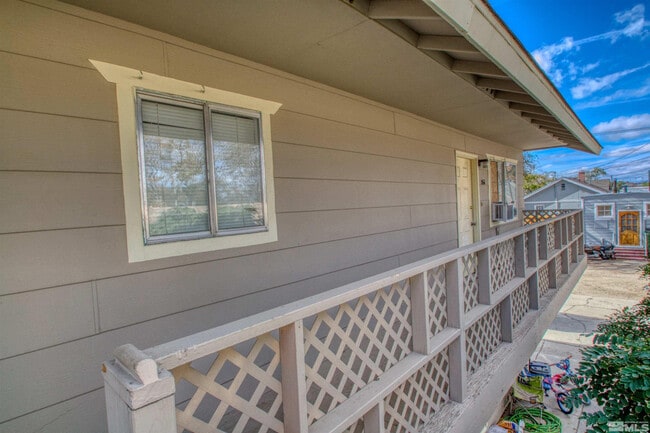 Building Photo - 264 W Park St