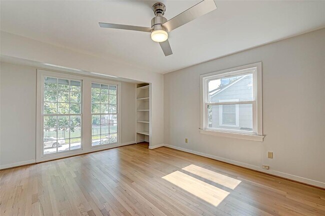 Building Photo - 2346 Dunstan Rd