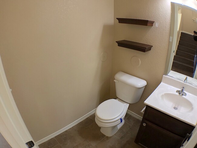 Building Photo - Mesquite Hills 3bed/2.5bath plus Loft REFRIG A/C Home!