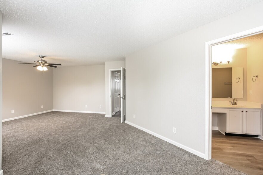 Building Photo - 5609 Woodland Trace Blvd