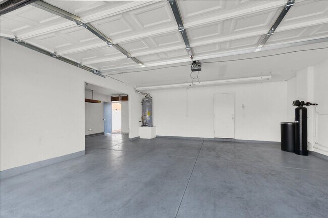 Building Photo - 4646 Spruce Oak Dr