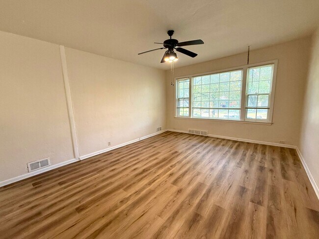 Building Photo - 913 F St