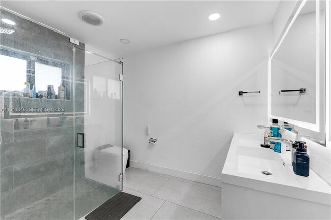 Building Photo - 551 SW 127th Ave