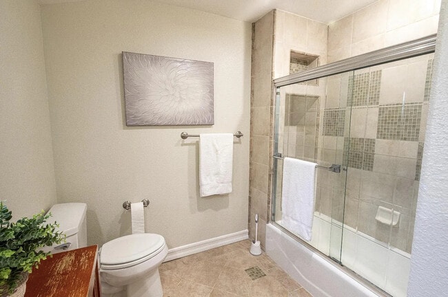 Building Photo - 1915 Washington St